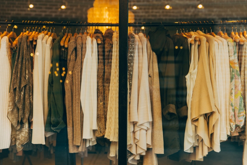 ecommerce-ANDON-min_clothe_fashion_store_shop_window_store_front-21277